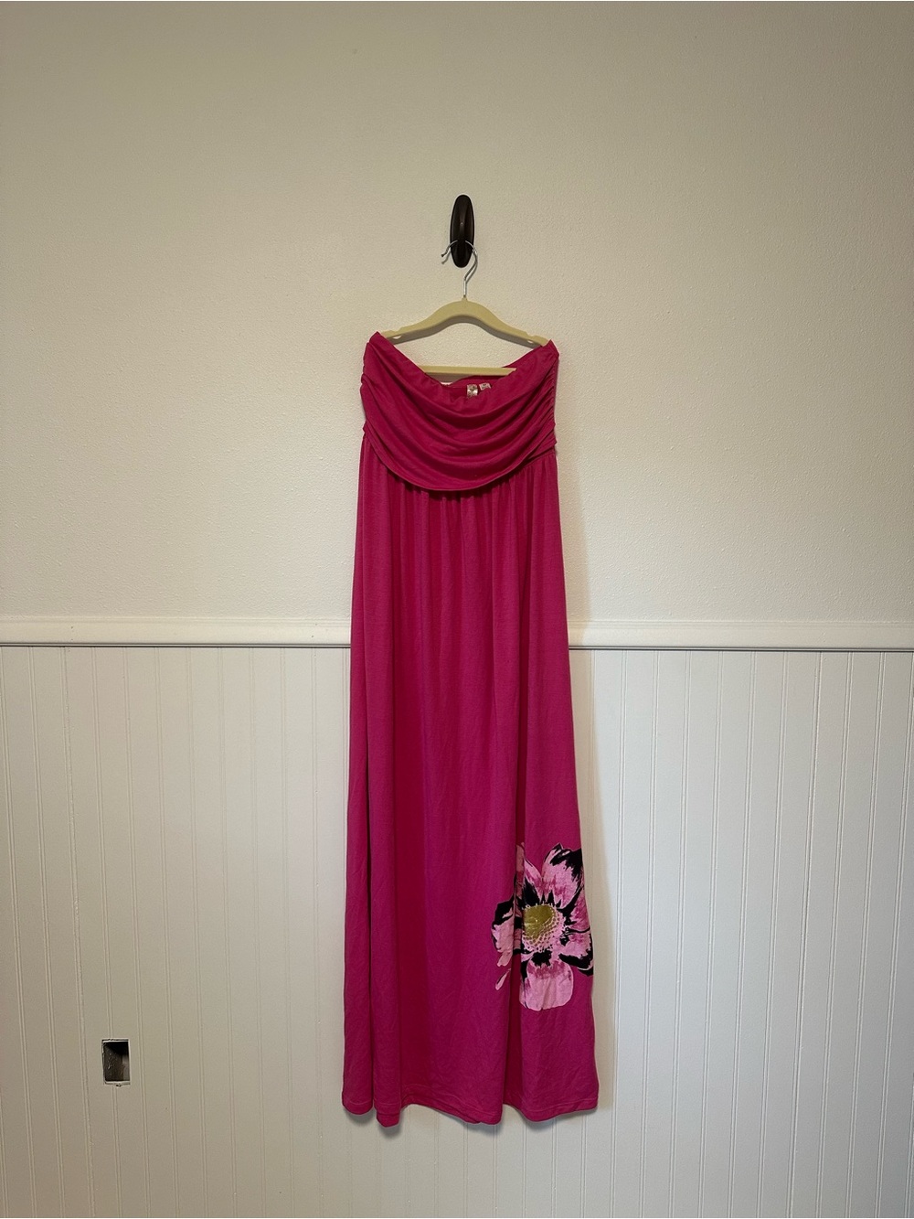 Feathers Magenta Strapless Maxi Dress Medium Floral Graphic Hem Resort Wear